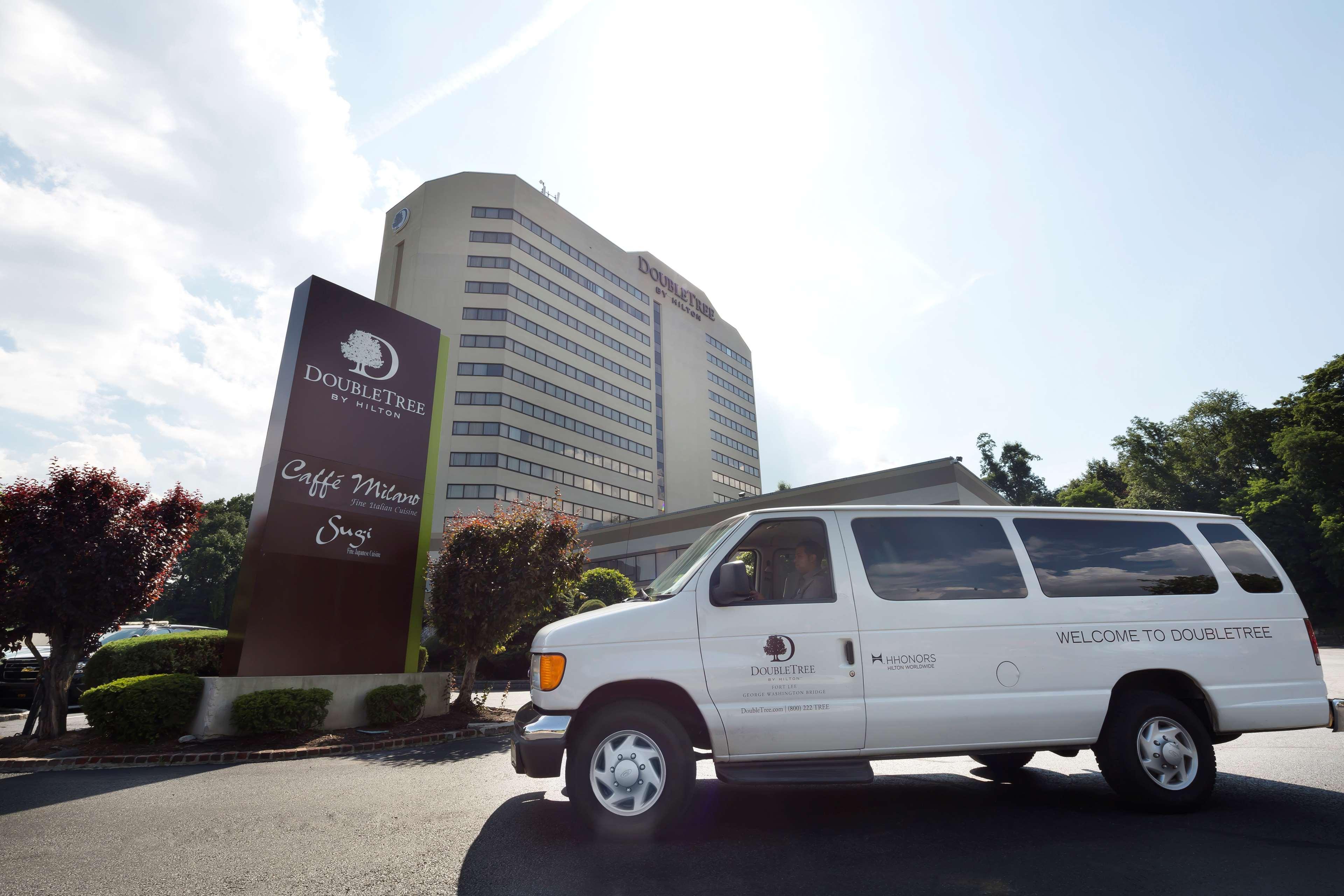 Doubletree By Hilton Fort Lee/George Washington Bridge Hotel Exterior photo